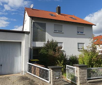 Platz für Generationen! Zweifamilienhaus in Roßtal! Zzgl. Dachgeschoss!