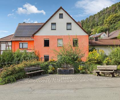 Großzügiges Haus in idyllischer, ruhiger Lage