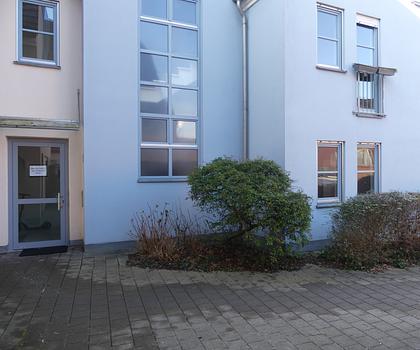 Zentrale ebenerdige 2 Zimmer in Heilsbronn! Sofort beziehbar!