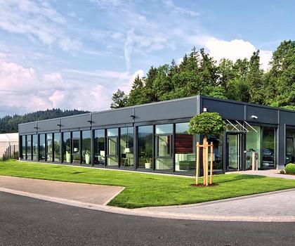 Geschäftsgebäude im Nürnberger Land, direkt an der A9