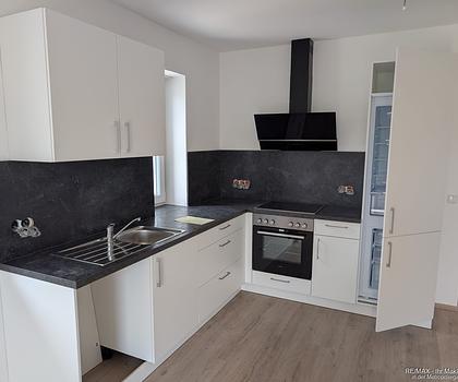 ERSTBEZUG nach komplett Sanierung mit Einbauküche und Balkon